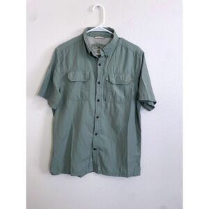 FIELD & STREAM Mens Medium‎ Short Sleeve Button Up Shirt Vented Pockets Outdoor